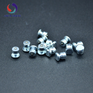 Winterreifenspike und Reifenschmerzen mit Carbide -Kern